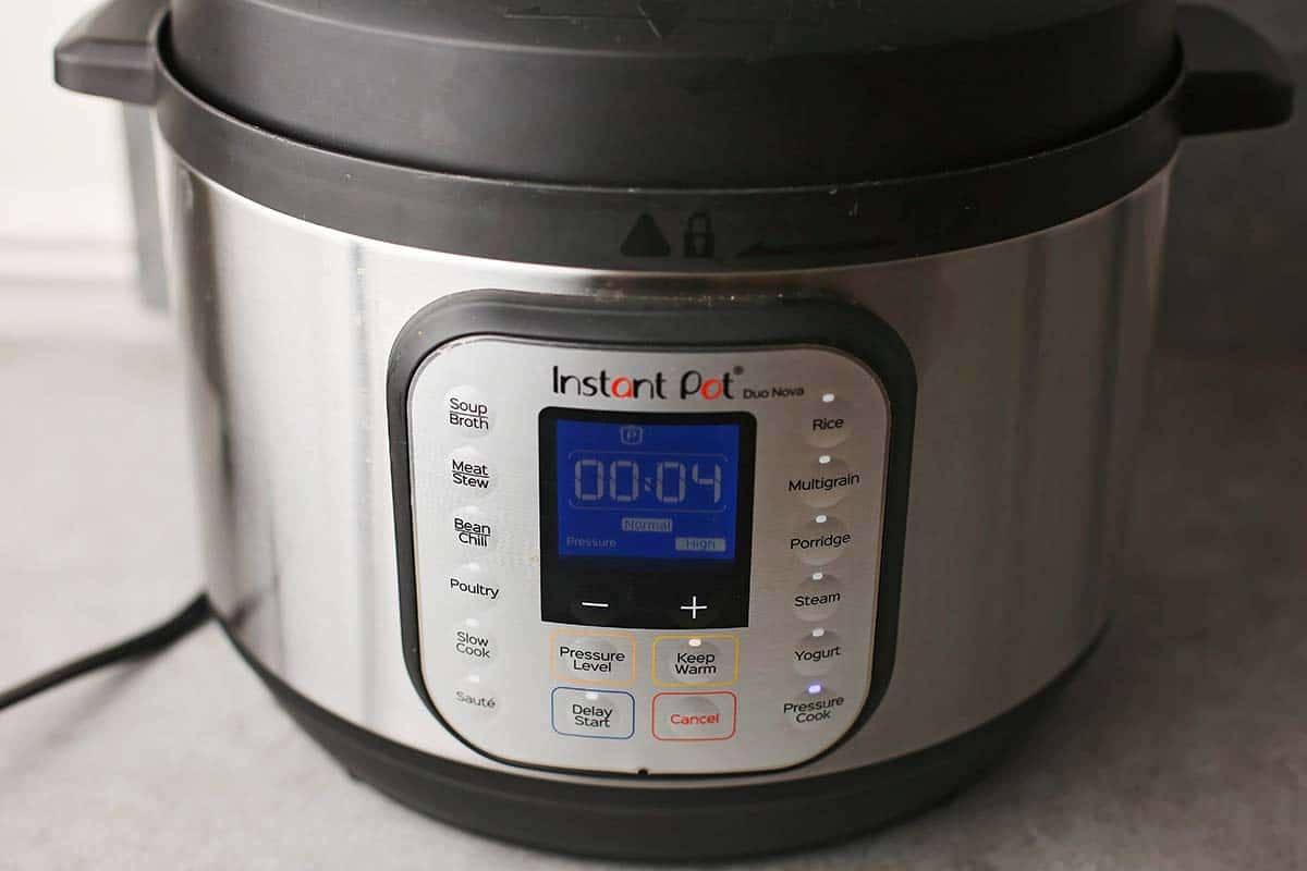 instant pot with set timer on 4 minutes