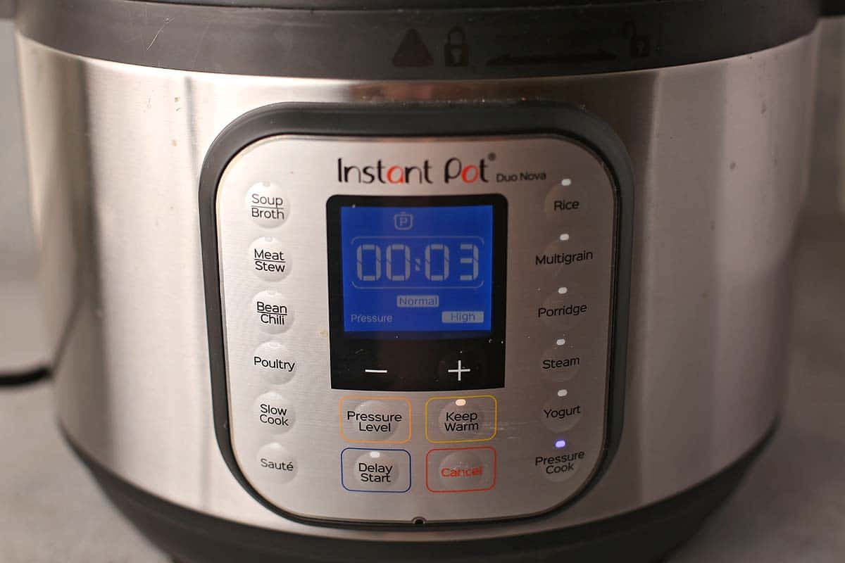 instant pot with set timer on 3