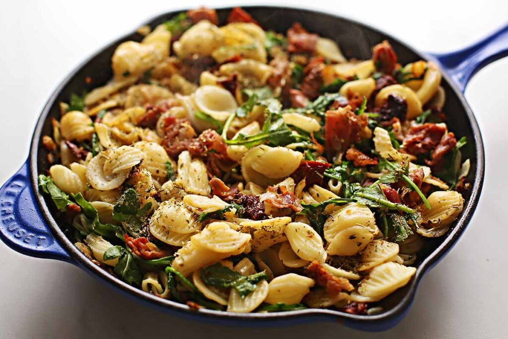 Skillet with pasta and Prosciutto