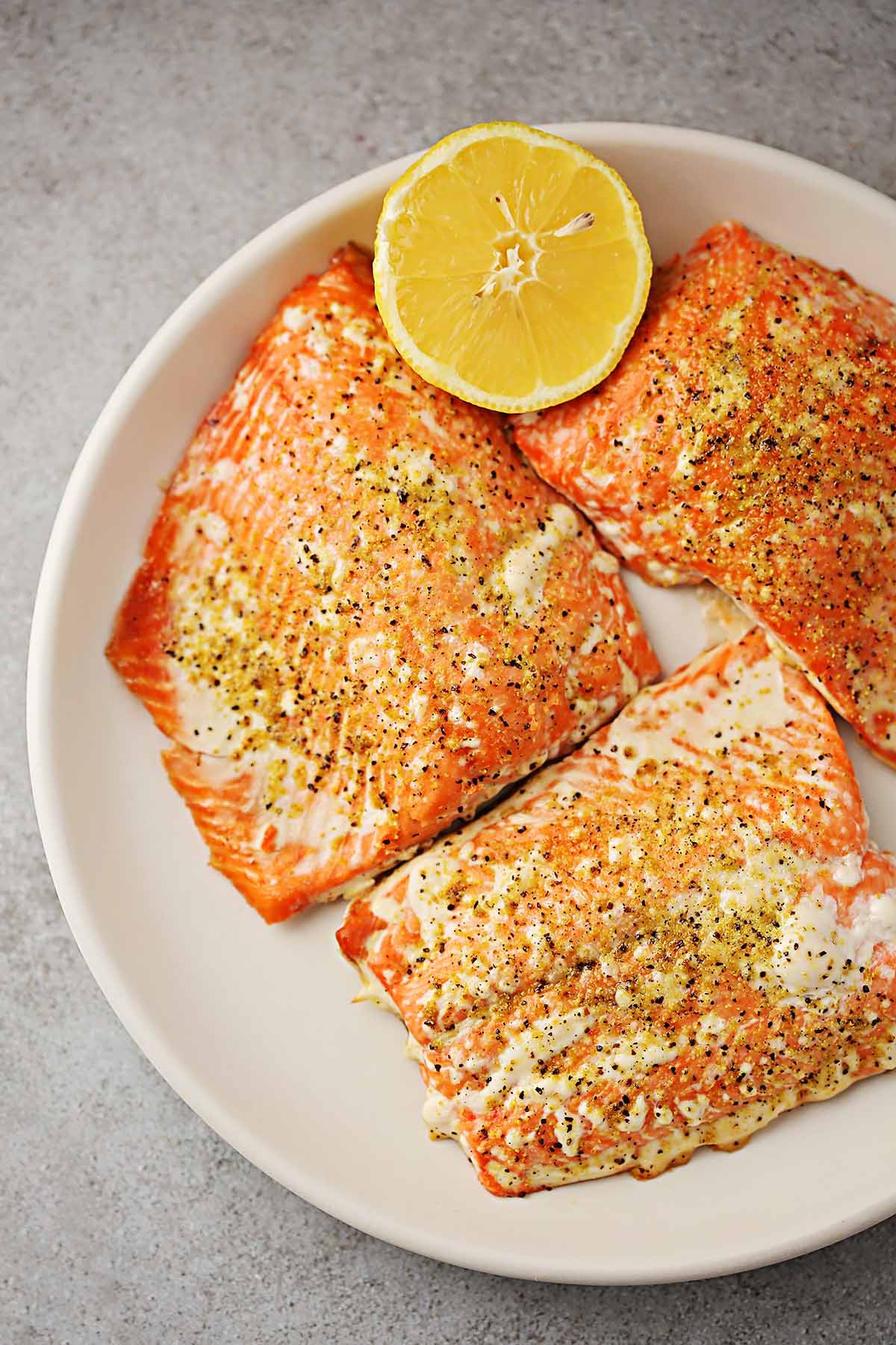 cooked salmon on the plate with sliced lemon